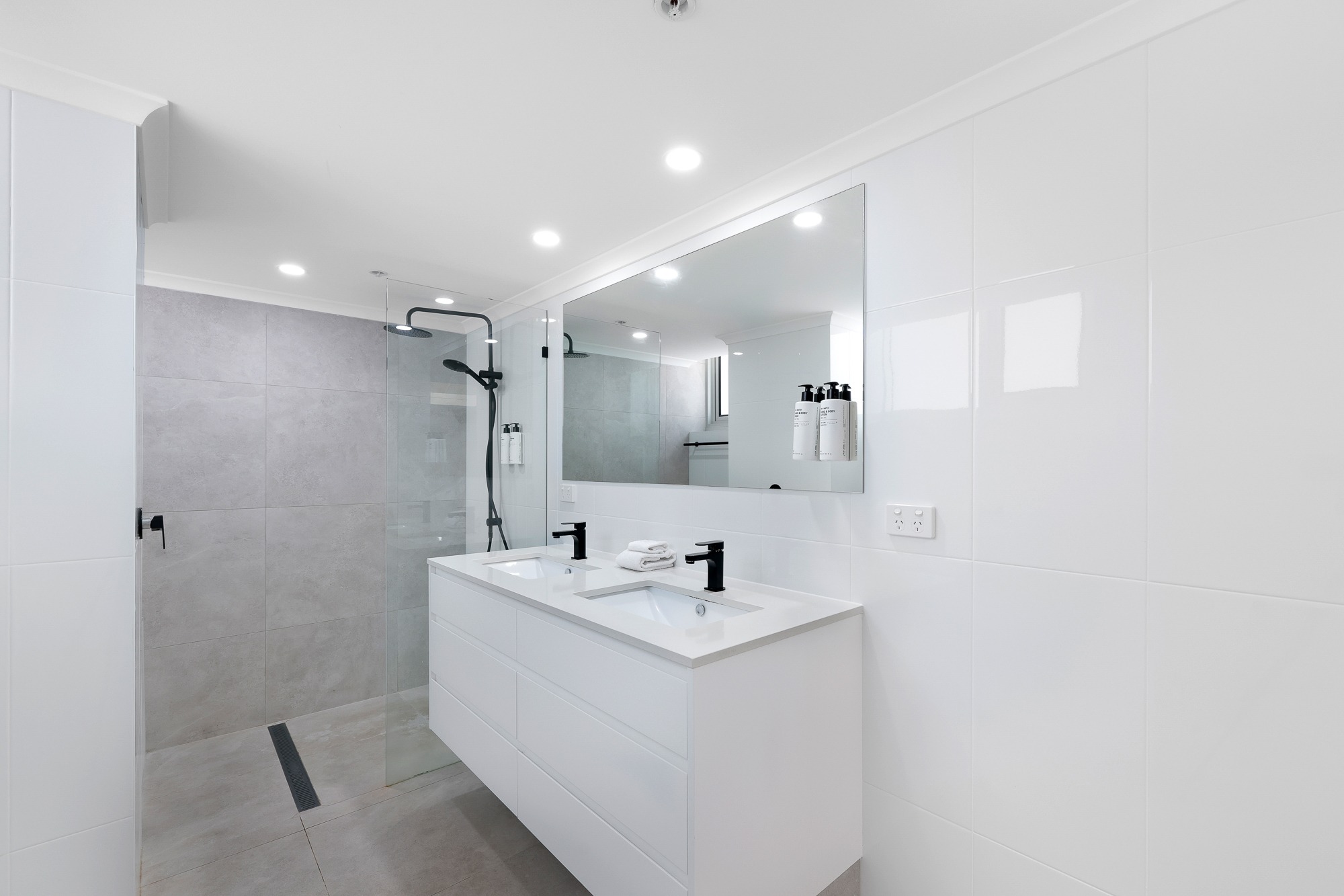 高级两卧室海景公寓