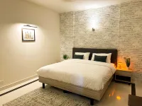 Luxury 3BR Apt | Prime Spot w/Lounge & Dinning Hotels in 