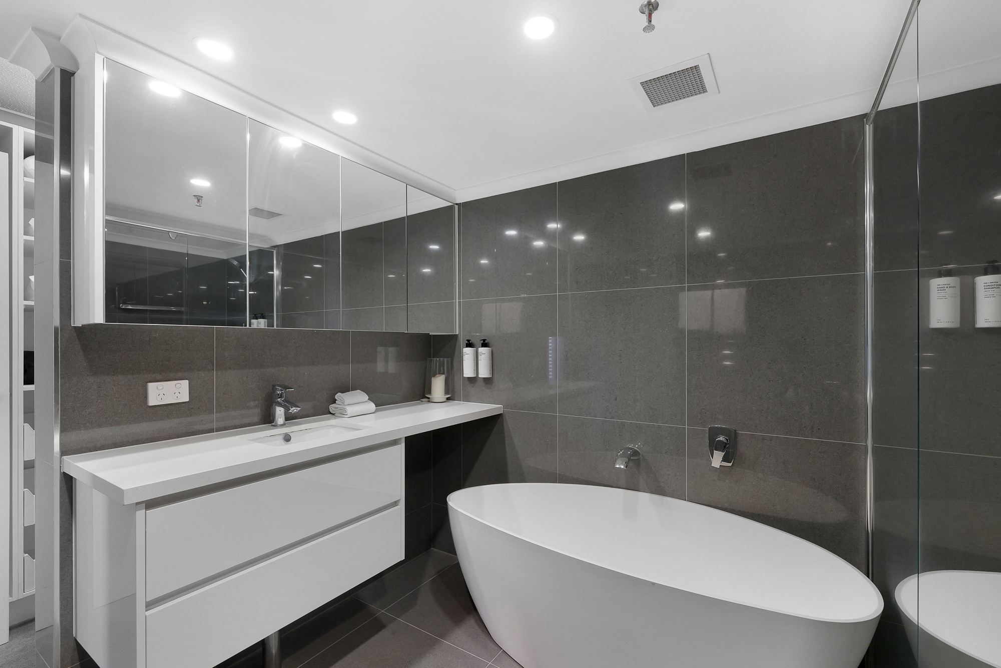 高级两卧室海景公寓