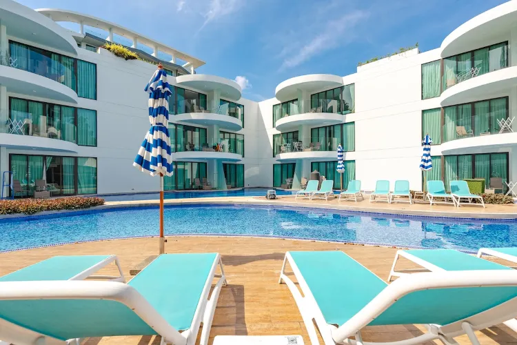 รีสอร์ทและสปาหรูใกล้หาดป่าตอง