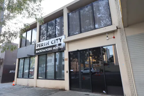 Perth City Backpackers Hostel - note - Valid passport required to check in
