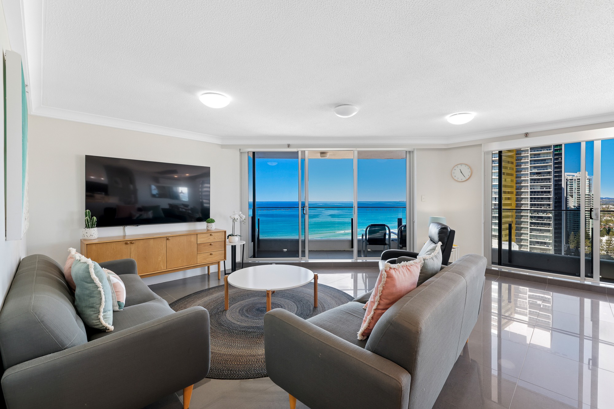 高级两卧室海景公寓