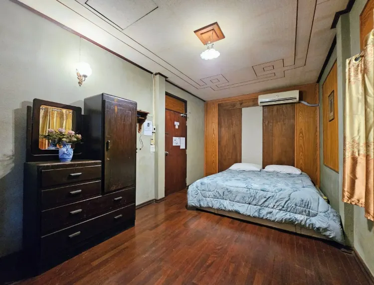 Double Bed With Bath