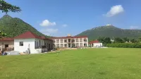Orchard Hills Resort