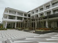 Roxy Beach Resort Hotéis em Lundu