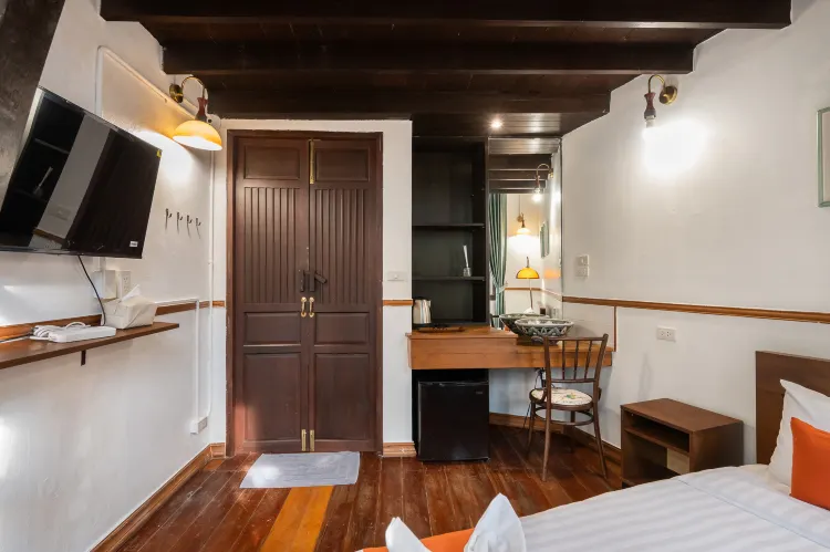 (7) Deluxe Queen Room With Two Queen Beds And Private External Bathroom