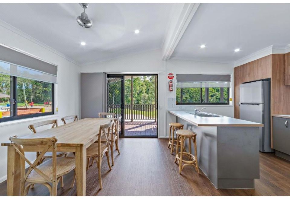 豪华2卧室小木屋-水上公园景观