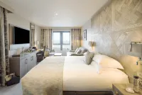 Boulevard Hotel