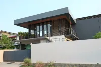 The Summer Villa by Nature Home Ξενοδοχεία στην πόλη 