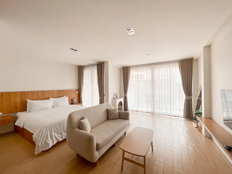 ห้องเตียงคิงไซส์พร้อมวิวสระว่ายน้ำ