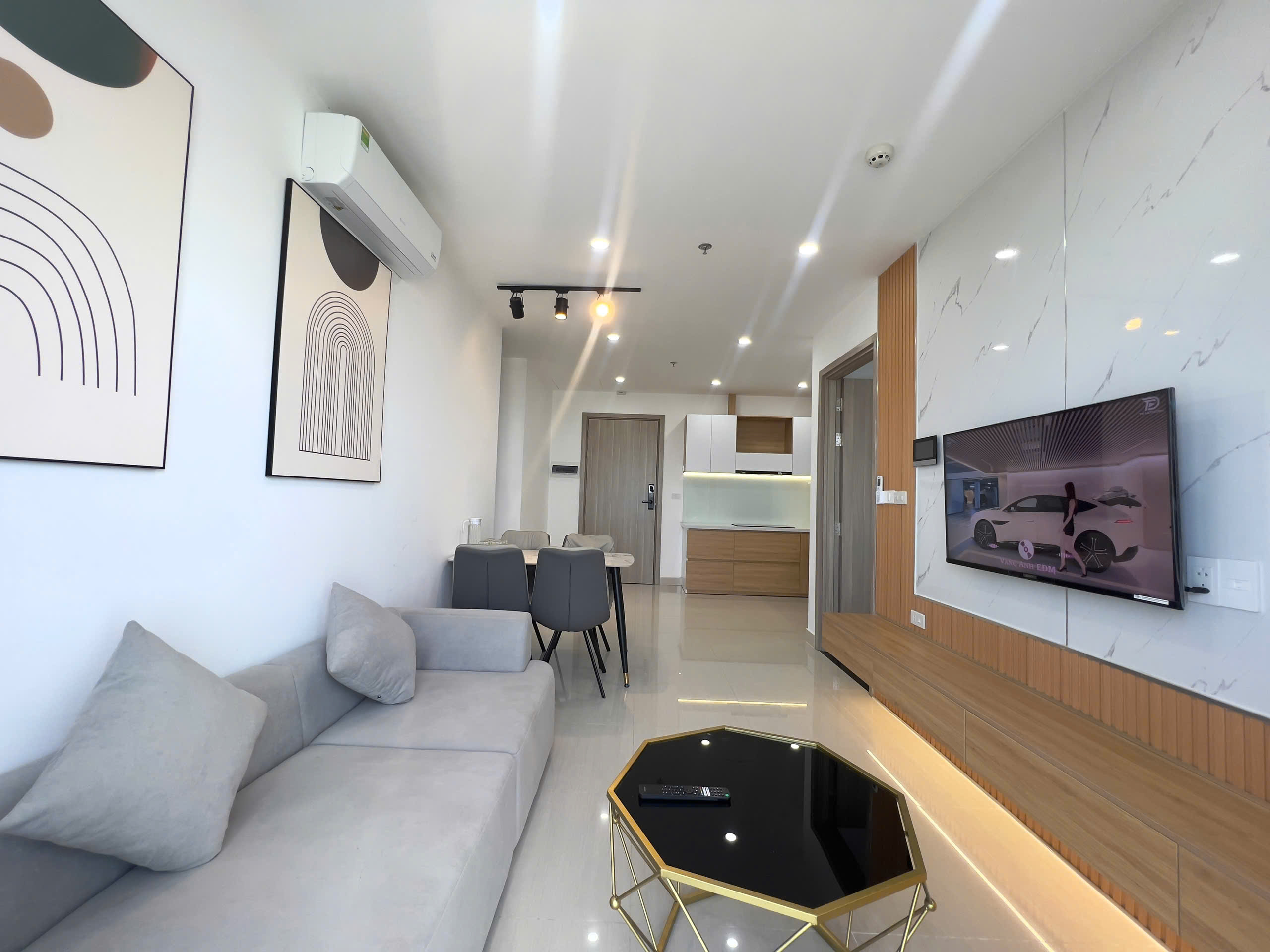 兩臥室陽臺公寓，城景+泳池