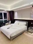 Canal View Luxury Stay/Massage Chair + Office Desk