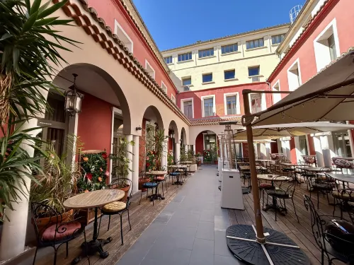 HOTEL DE PARIS