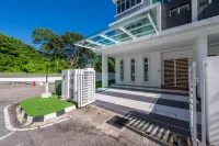 La Ferringhi 3-Storey Villa Penang by Sama Sama Homes Hotele w: 