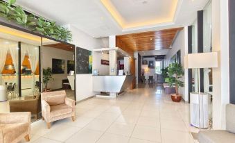 The Riverbank Hotel By MRVJ Business - Housity