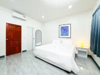 Karon Little House