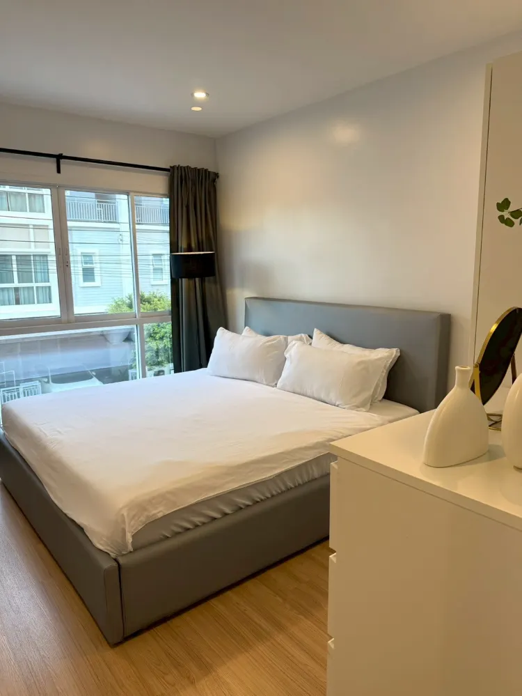 Comfy 3-bedroom And 1-living Room Suite