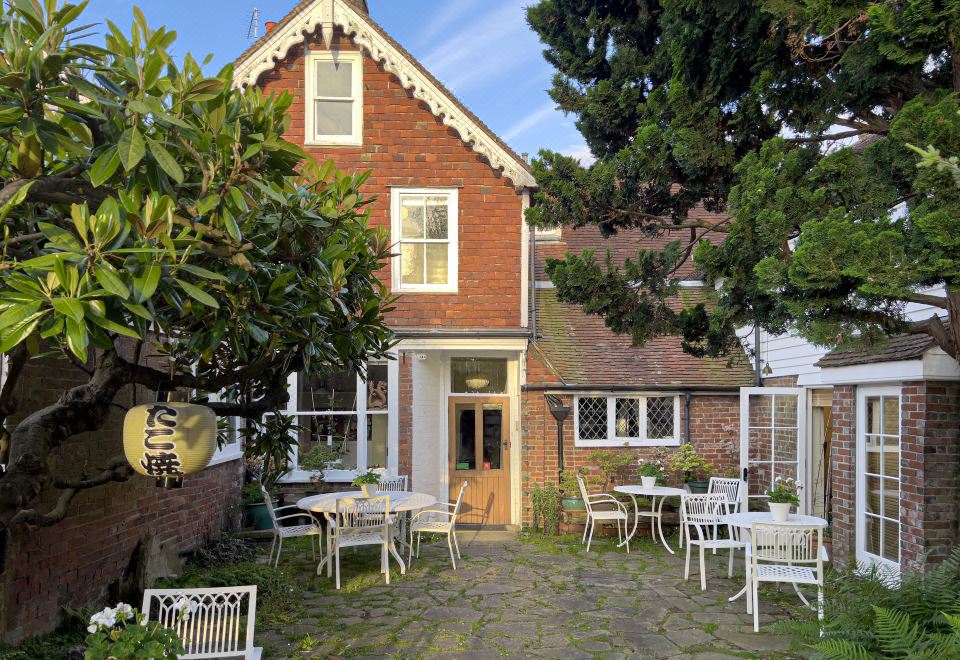 Little Dane Court - Housity
