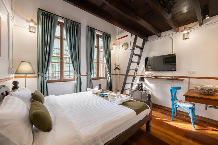 (2) Deluxe Queen Room With Two Queen Beds And Private External Bathroom