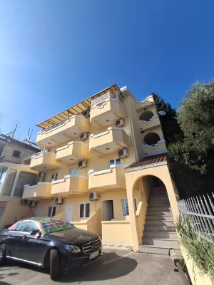 Sunlight Apartments Becici Hotel di 