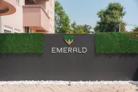 Emerald Hotel Hotel a 