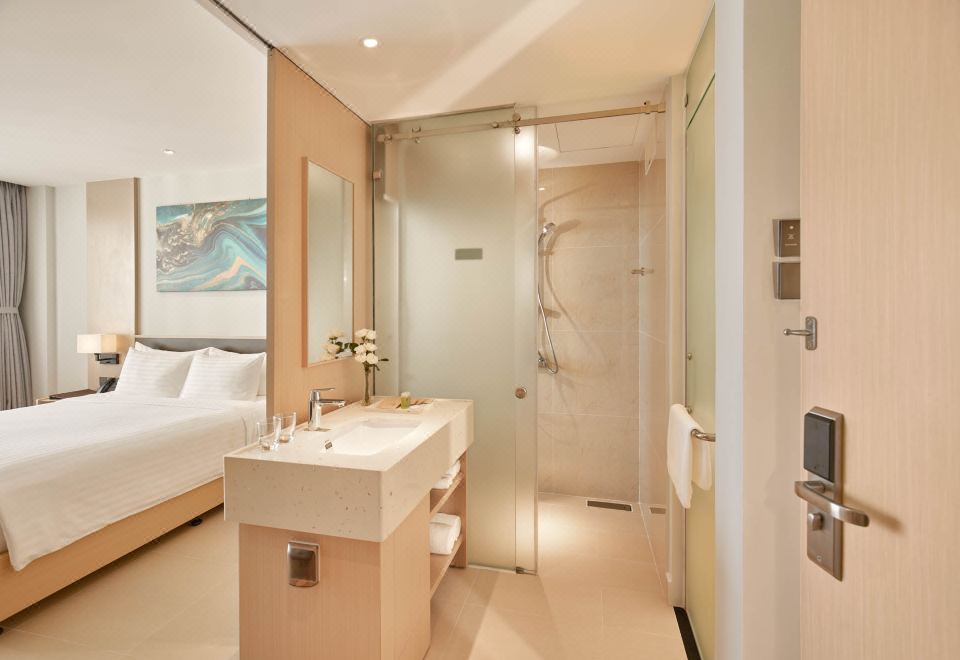 豪華大床房（帶陽臺，山景）