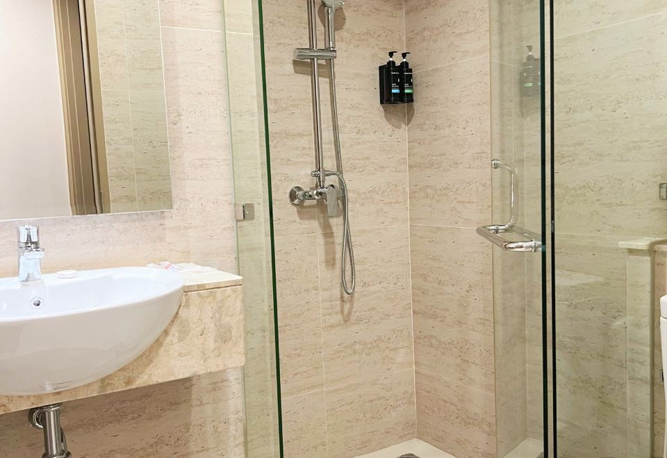 Gold Coast PIK Seaview Apartment|Deluxe 1Br Apartment|Netflix|WIFIDeluxe Suite 1-Bedroom Apartment With LivingRoom And Kitchen (Design: Modern-Living)