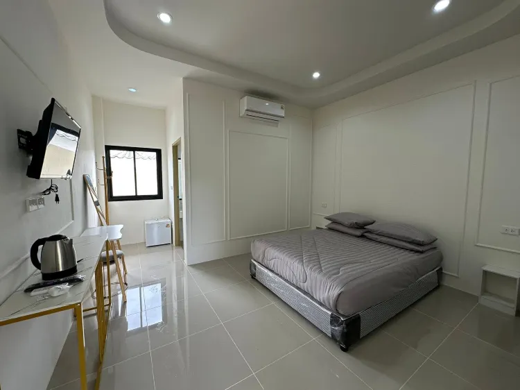 ห้องดีลักซ์ เตียงใหญ่ 1 เตียง