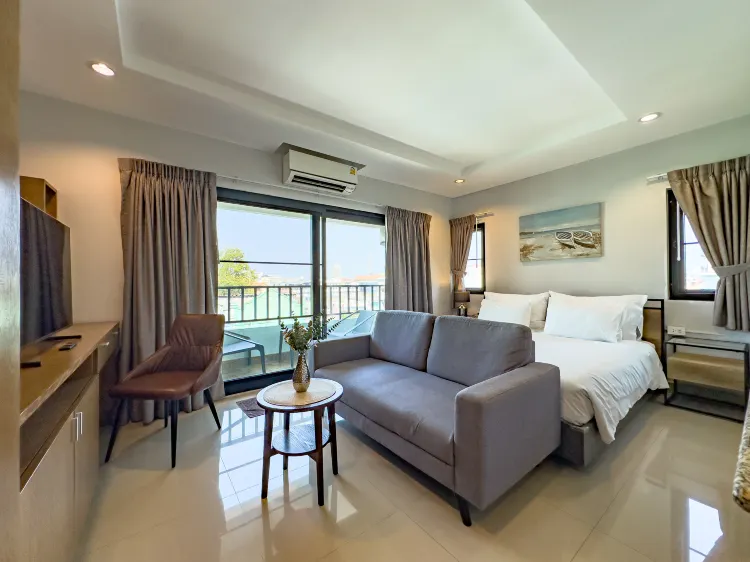 ห้องดีลักซ์พร้อมวิวถนน (เตียงคิงไซส์)