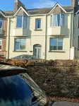 Glenlara House - Double sea view, Steps to Beach Hotele w: 
