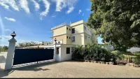 Luxurious 1bedhideaway with pool, AC &beach access Các khách sạn ở 