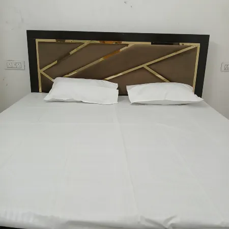 Awadh Biharee Inn
