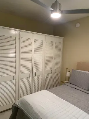 Comfy, Spacious Apartment near the beach