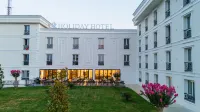 Holiday Hotel Hotels in 