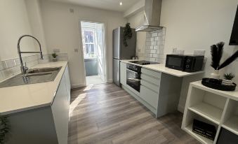 Old Silk Apartments - Luxury Studios, 1 & 2-beds in Coventry City Centre by COVSTAYS - Housity