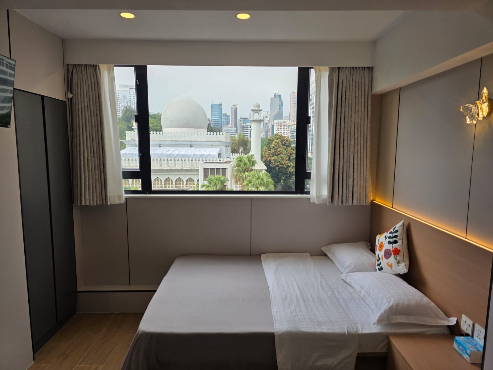 園景主題房( 開放式廚房+ 乾濕分離浴室 +洗衣乾衣機 + 管家服務)