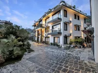 Uma Residence and Suites