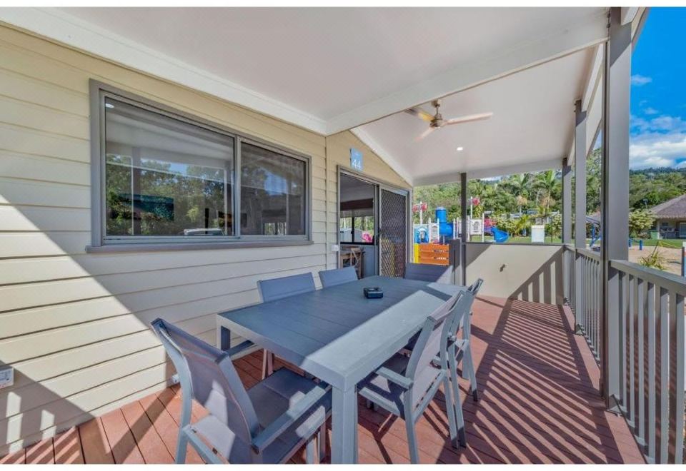 豪华2卧室小木屋-水上公园景观