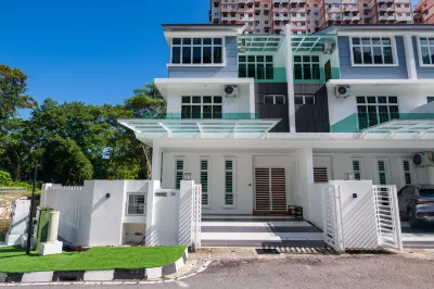 La Ferringhi 3-Storey Villa Penang by Sama Sama Homes Hotele w: 