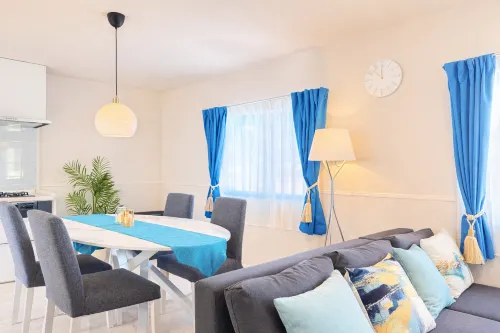 Free 7-Seater Car | Airport Transfer / Sunstone Residence 2F