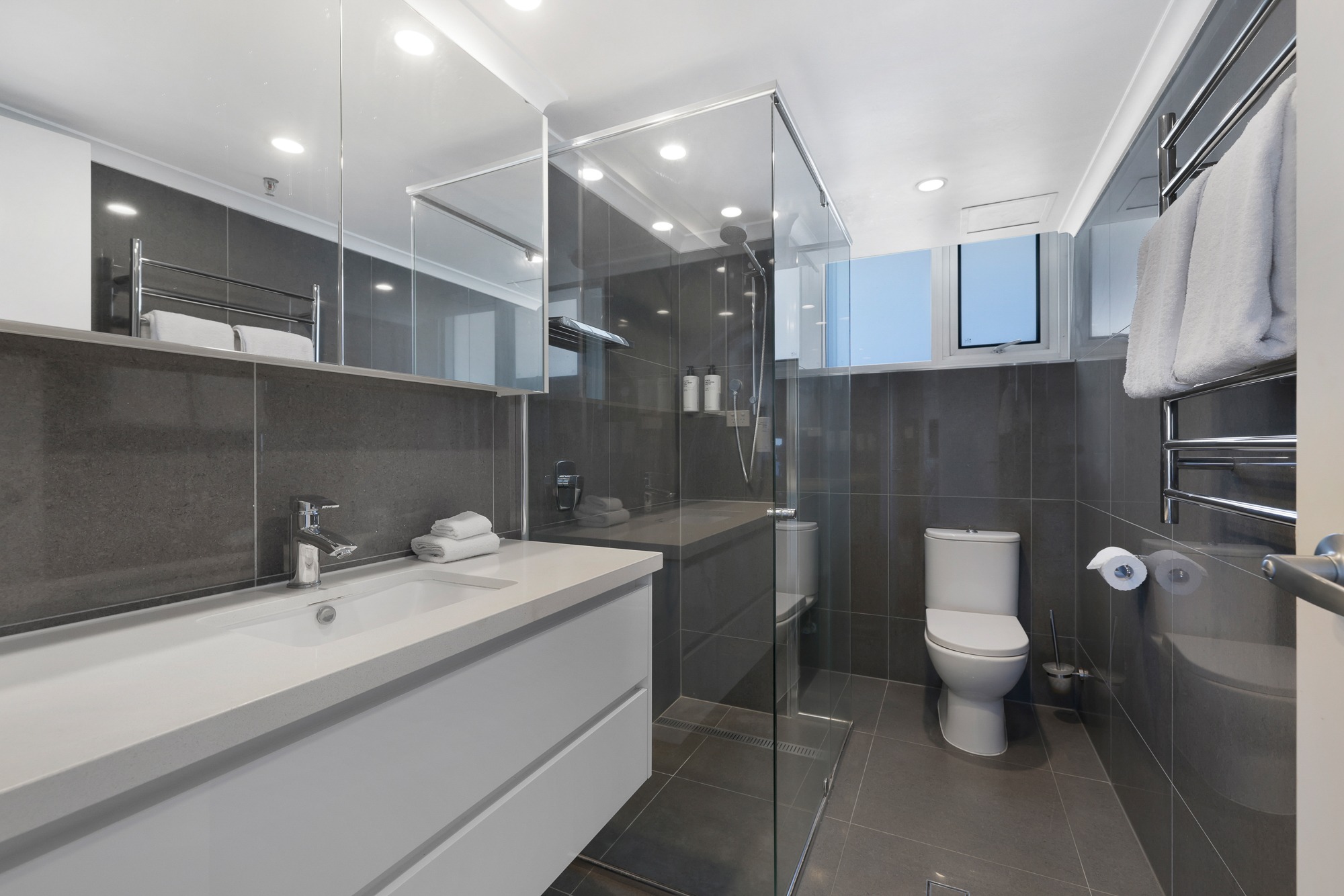 高级两卧室海景公寓