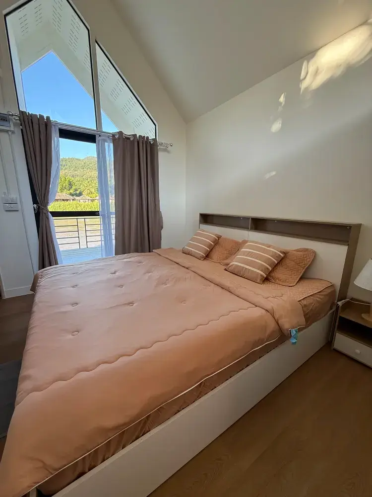 ห้องเตียงใหญ่วิวแม่น้ำ