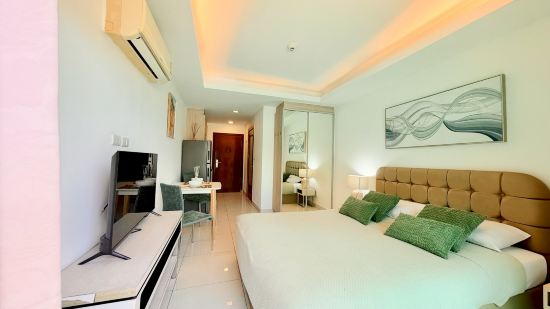 Laguna Beach Resort 2 | Pool & Free Utilities