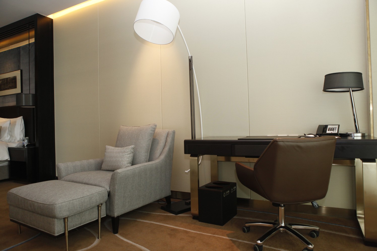 家庭尊荣湖景套房