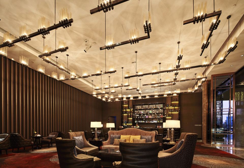 行政豪华大床房【俯瞰城市动脉·森呼吸客房】