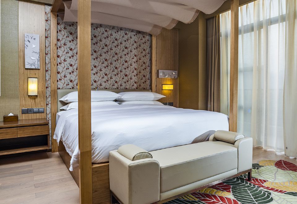 豪华套房（金可儿床垫+独立阳台+书桌+小童乐园）