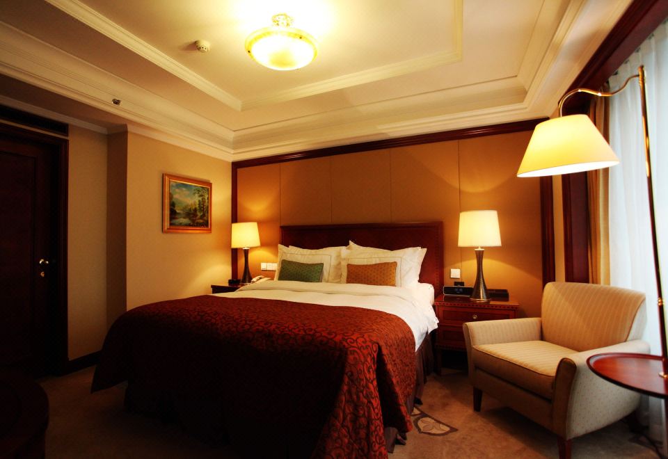 行政豪華湖景套房