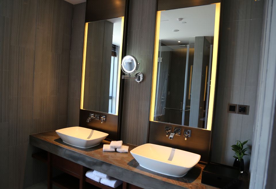 單臥行政套房【高樓層+獨立起居室+雙衞+戴森吹風機】