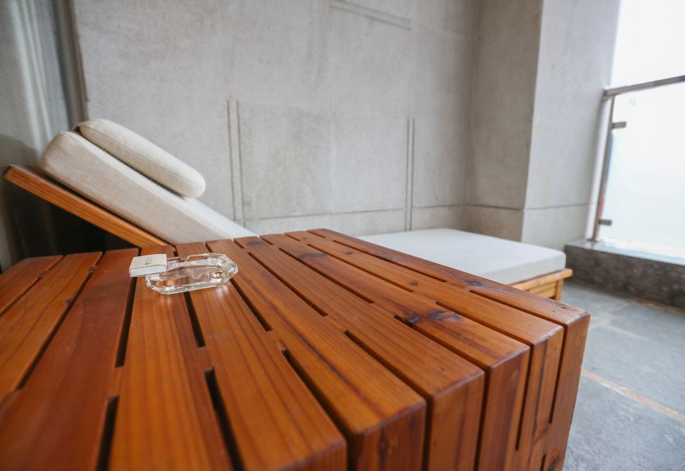 溫泉豪華家庭套房（陽臺私人泡池）