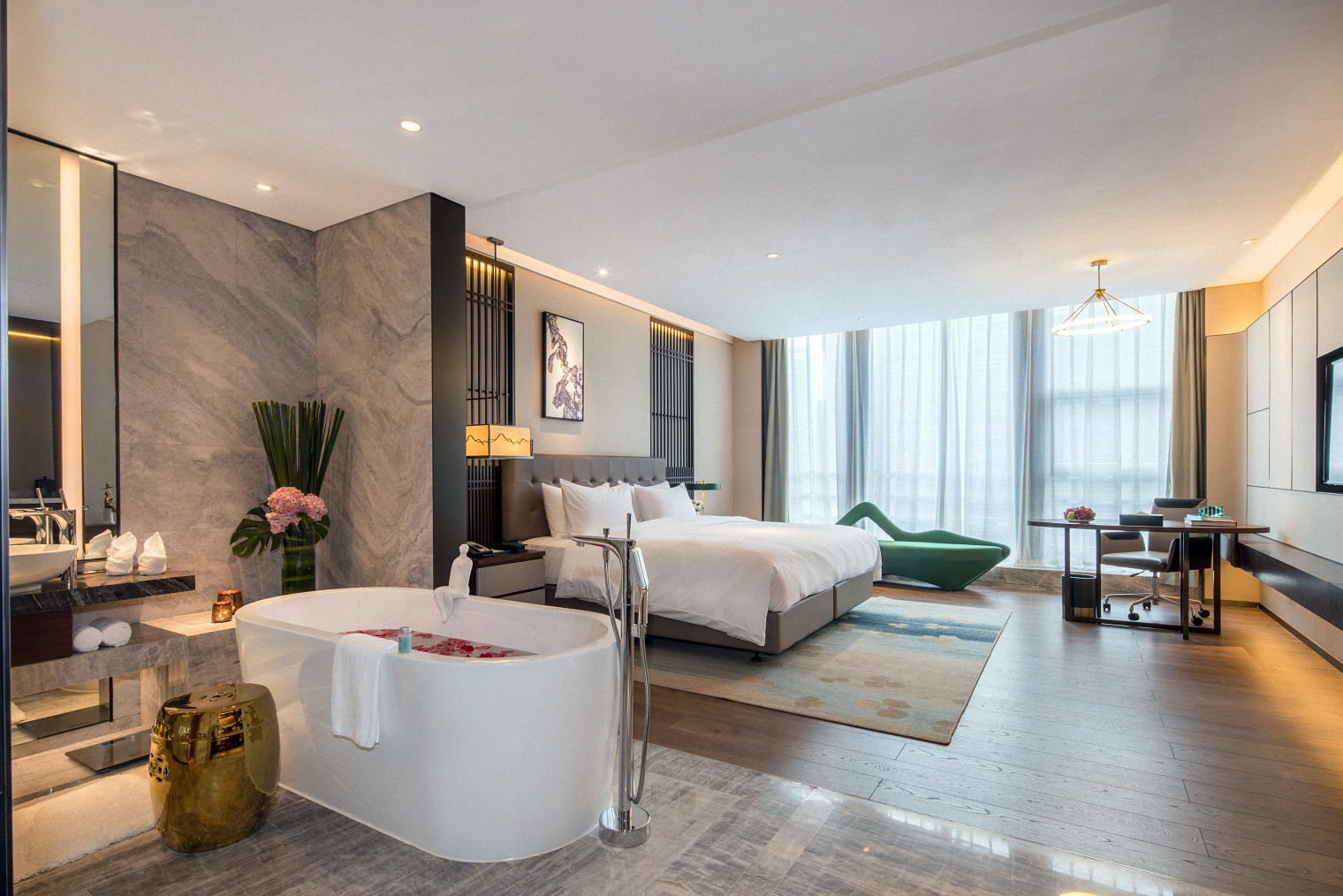 璞悅大床房（超大空間+舒適浴缸+助眠床墊）